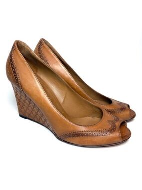 GUCCI Brogue Tan Leather Peep Toe Wedges | 41.5